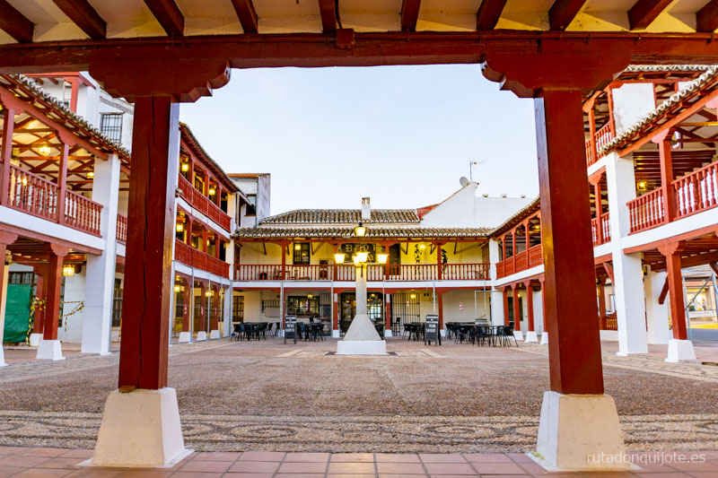 Plaza Mayor de Puerto Lápice - Ruta del Quijote