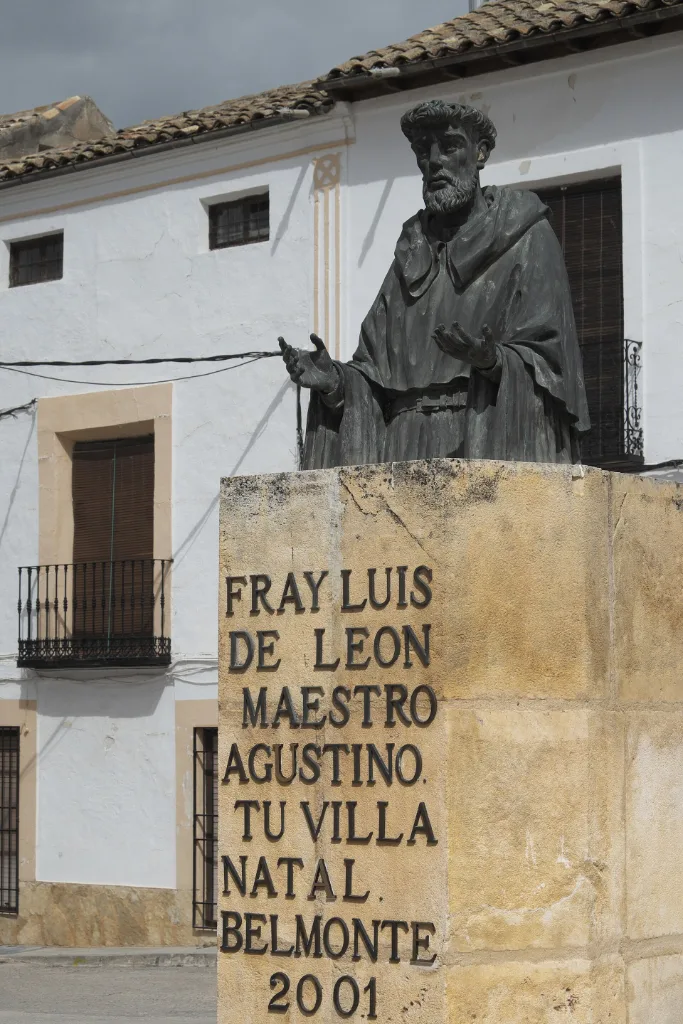 Estatua de Fray Luis de León en Belmonte