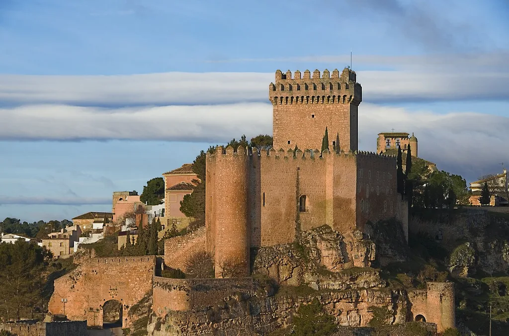 Castillo de Alarcón y su torre del homenaje sobre la hoz del Júcar