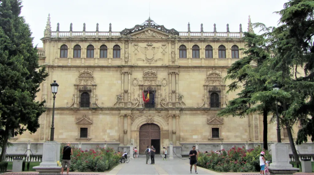 Fachada plateresca del Colegio Mayor de San Ildefonso de la Universidad de Alcalá