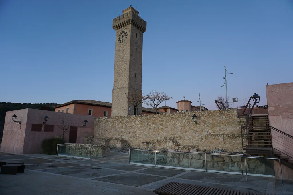 Torre de Mangana con su reloj en el casco antiguo de Cuenca
