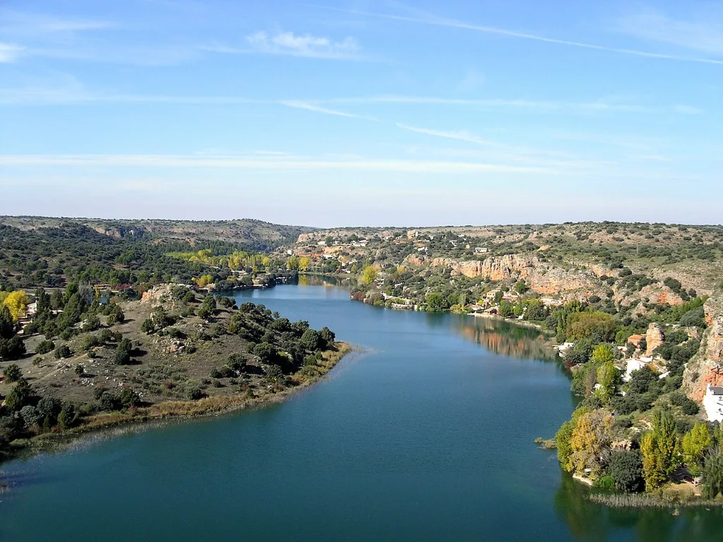 Vista aérea de la laguna de San Pedro, en las Lagunas de Ruidera, término de Ossa de Montiel
