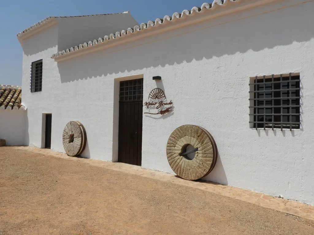 Museo del Molino Grande de Manzanares, junto al río Azuer