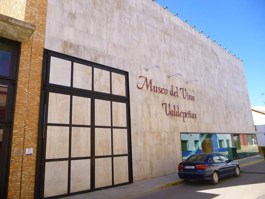 Fachada del Museo del Vino de Valdepeñas