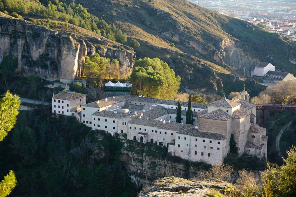 Vista desde lo alto del antiguo convento de San Pablo, hoy Parador de Cuenca, al borde de la hoz del Huécar
