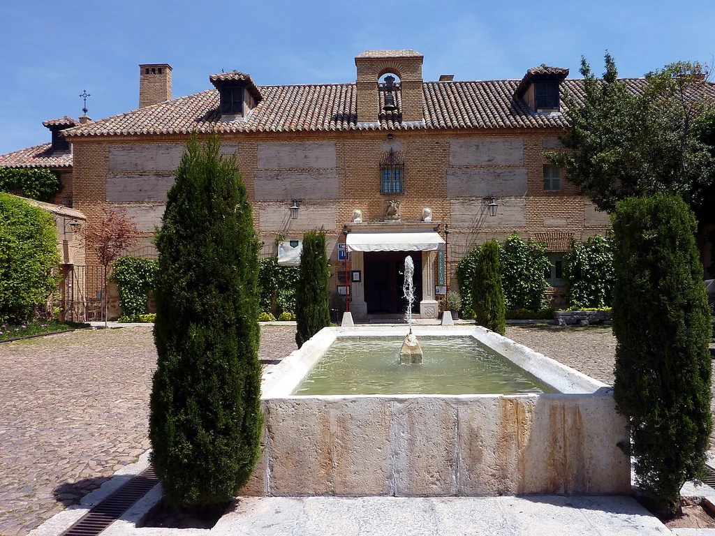 Fachada y fuente del Parador de Almagro, antiguo convento de Santa Catalina