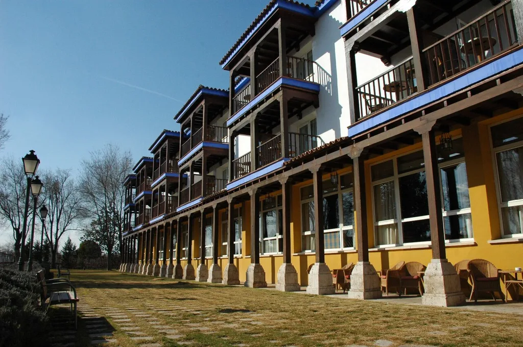 Galerías de madera y balcones del Parador de Manzanares