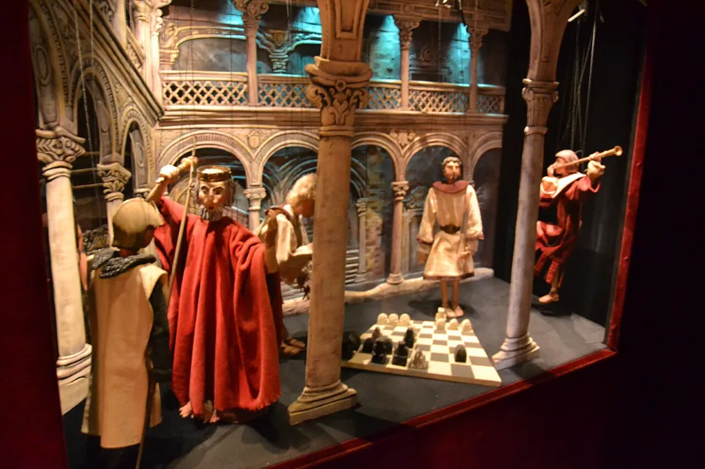 Figuras de la sala del Retablo de Maese Pedro en la Casa Natal de Cervantes