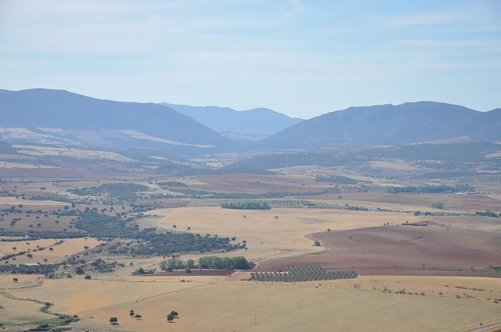 Vista desde Calatrava la Nueva del paso natural hacia Sierra Morena y Andalucía